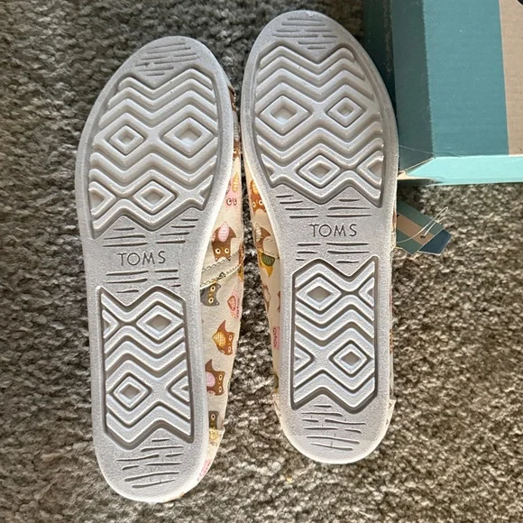 Tom’s Colorful Owl Print Slip-On Shoes **New with box** - Picture 2 of 3